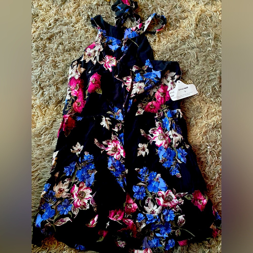 NWT Angie Romper
Women’s size large